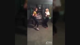 چالشoh na na na تیک تاک:)