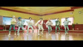 موزیک ویدیوی '(작은 것들을 위한 시 (Boy With Luv' از BTS (با همکاری Halsey)