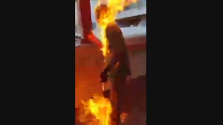 آتش زدن وحشتناک طرفدار دولت هنگ کنگ توسط تظاهرکنندگان