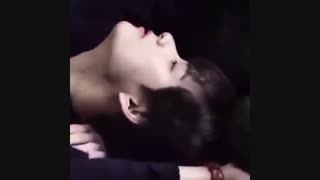 فقط نگاه ته موقعی که میخواد بلند شه ^^