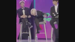 Bts . چرا Jimin نمی تونه درست رو صندلی بشینه ؟