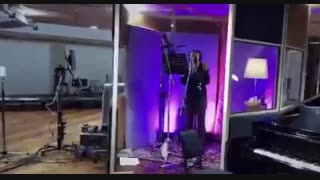 قبل بیرون دادن اهنگ کتس :)