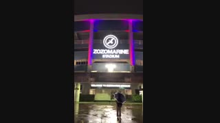 بالاخره اجرای اهنگ lights