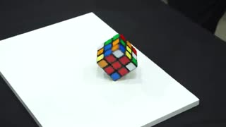 مکعب روبیکی که خودش را حل میکند