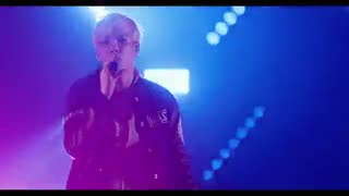 اجرای آهنگ colors از Halsey