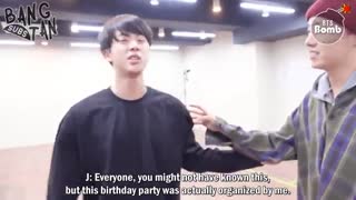 وقتی جین اعضارو میخندونه(تولد مکنه ترین هیونگ دنیا مبارککککککک)