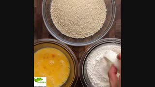 نحوه تهیه حلقه های خوشمزه با پیاز و پنیر موزارلا - سبزی لاین