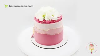 کیک صورتی با تزیین گل لیسن توس سفید شیرین کده یاس-به روز رسان