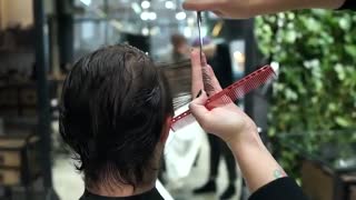 آموزش مدل کوتاهی مو فر مردانه- مومیس مشاور و مرجع تخصصی مو