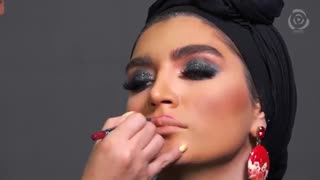 چطور رژلب قرمز بزنیم؟ چگونه با رژلب لبها را بزرگتر و حجیم کنیم