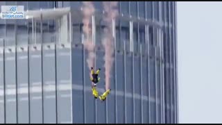 سقوط آزاد از روی بلندترین آسمان خراش جهان در دبی 