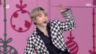 اجرای آهنگ "   - Santa claus is coming to town  توسط ار ام و جیمین در اوپنینگ مراسم اس بی اس گایو دجون